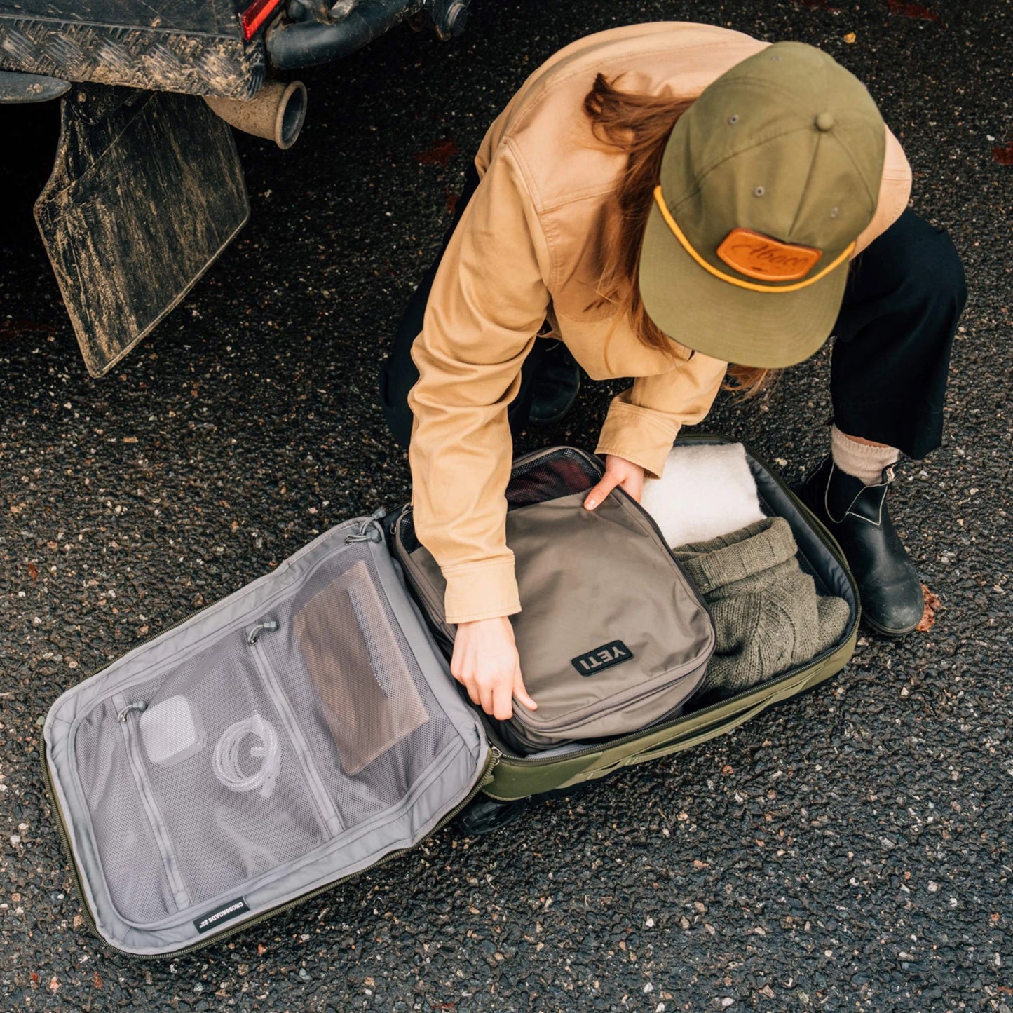 35L/22" Carry-On Luggage - US 2106