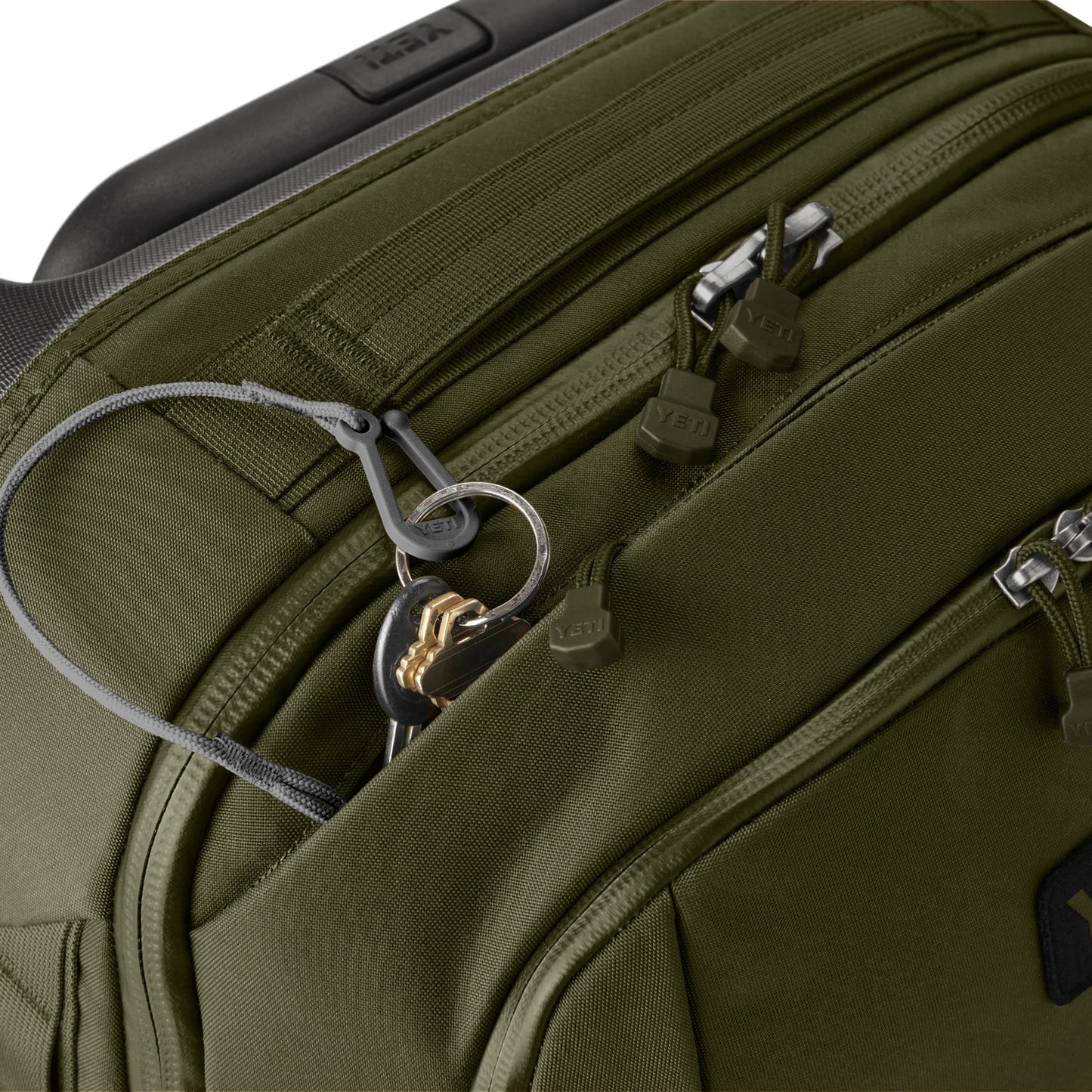 35L/22" Carry-On Luggage - US 2106